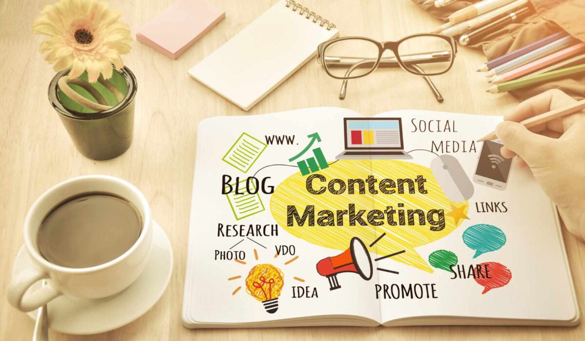 Ένα βιβλίο ανοιχτό που δείχνει content marketing